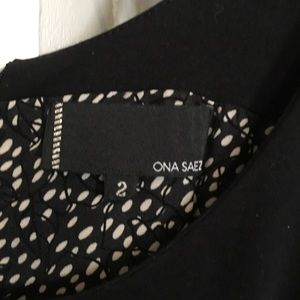 Fitted black dress. Ona Saez.